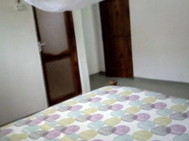 פנסיון Delina Mshimba Guest House