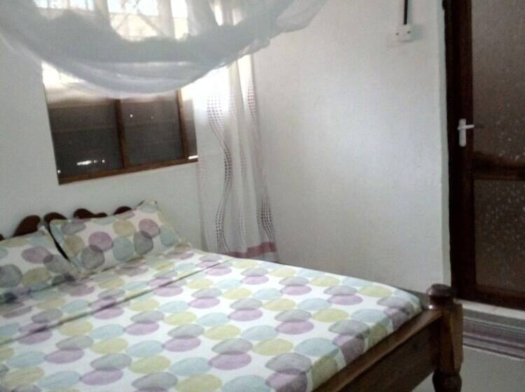 פנסיון Delina Mshimba Guest House