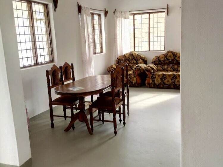 פנסיון Delina Mshimba Guest House