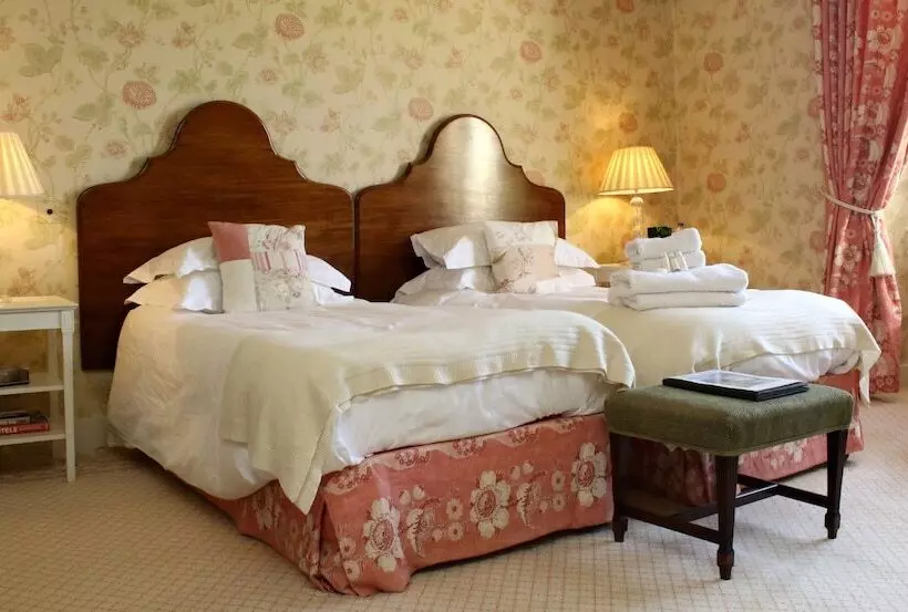 Aamiaismajoitus (B&B) Aylworth Manor