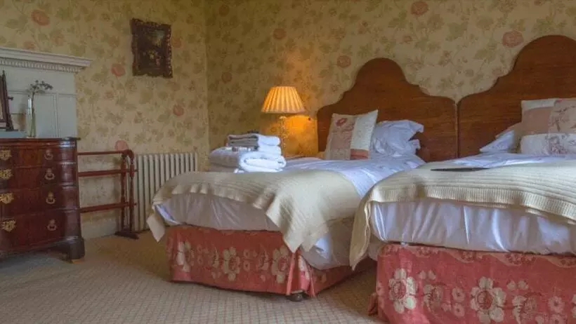 Aamiaismajoitus (B&B) Aylworth Manor