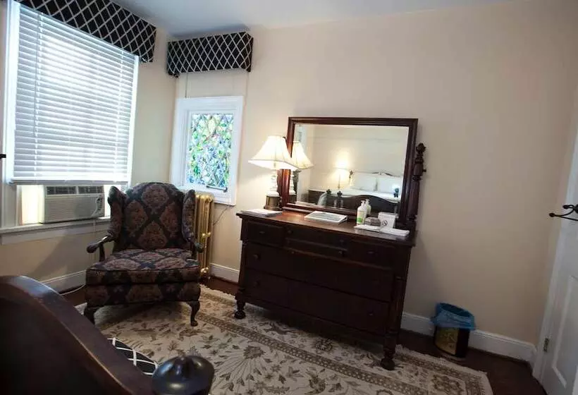 Aamiaismajoitus (B&B) Inn On Poplar Hill