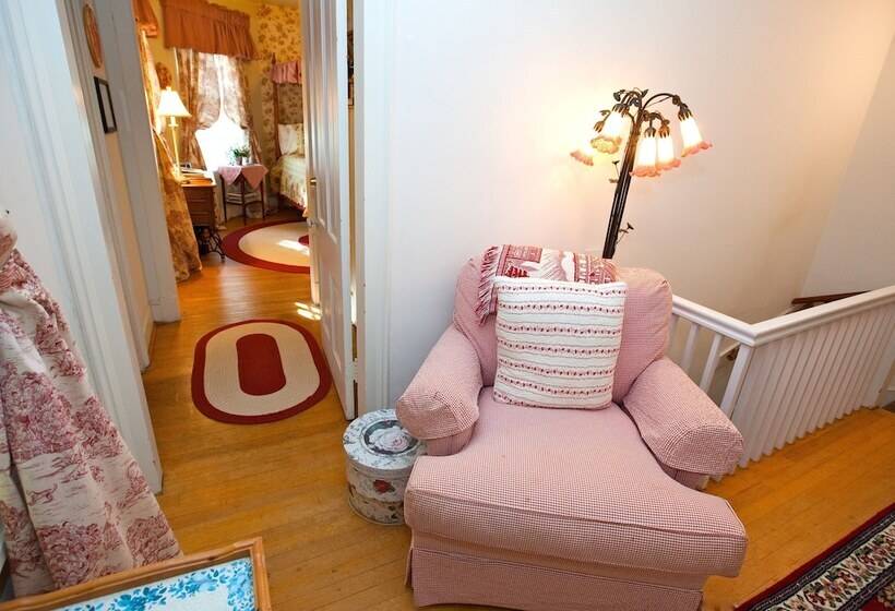 ベッドアンドブレックファースト Inn On Poplar Hill