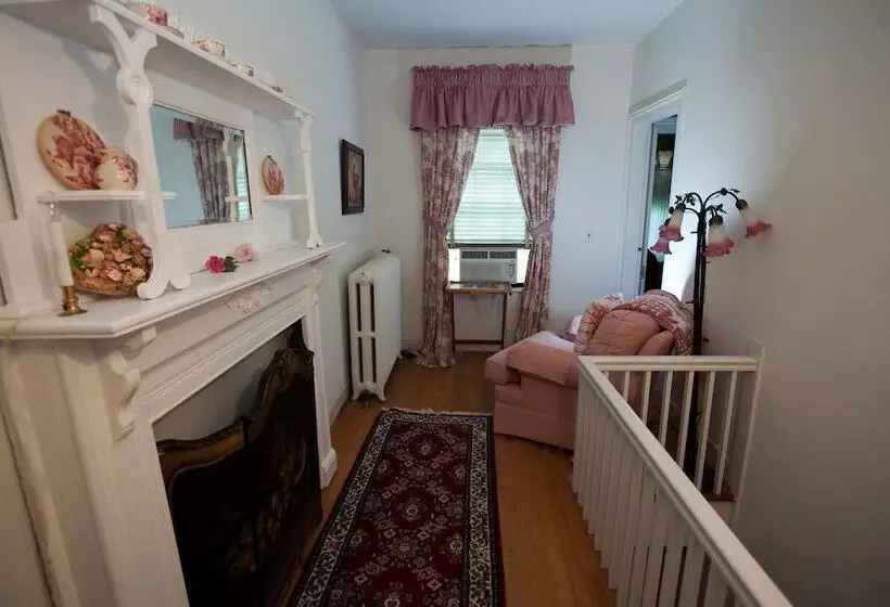 Aamiaismajoitus (B&B) Inn On Poplar Hill