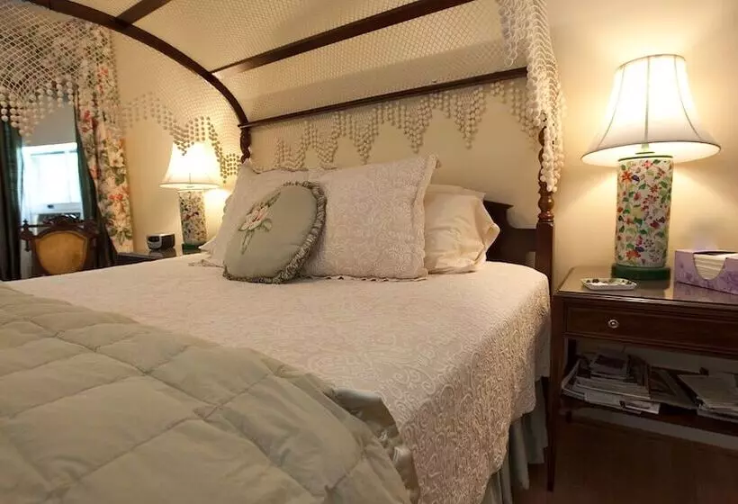 Aamiaismajoitus (B&B) Inn On Poplar Hill