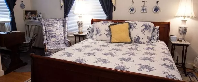 Aamiaismajoitus (B&B) Inn On Poplar Hill