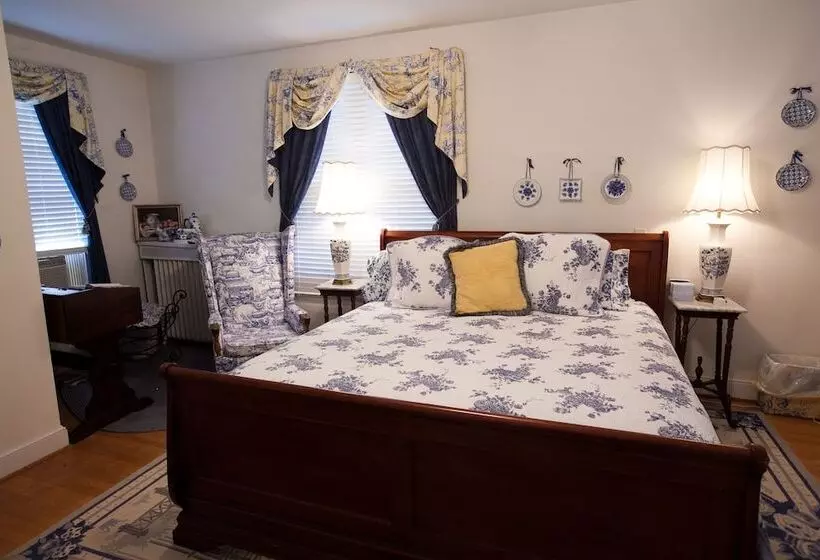 Aamiaismajoitus (B&B) Inn On Poplar Hill