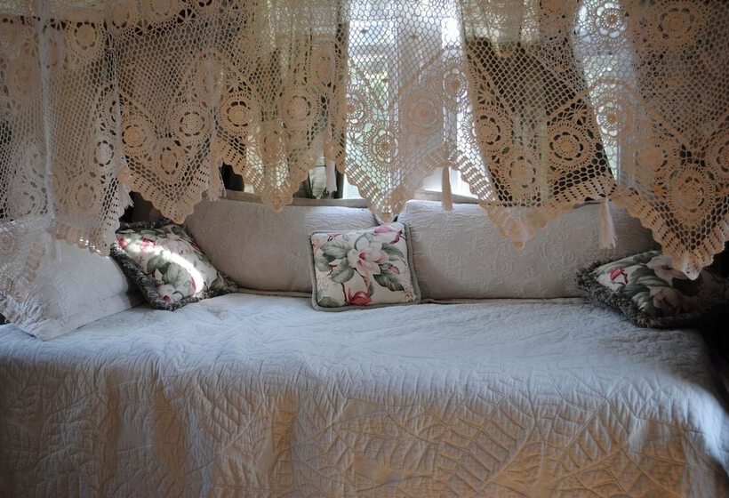 ベッドアンドブレックファースト Inn On Poplar Hill