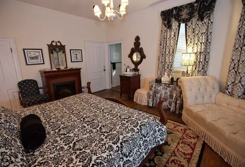 Aamiaismajoitus (B&B) Inn On Poplar Hill