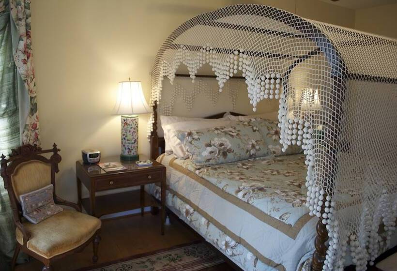 ベッドアンドブレックファースト Inn On Poplar Hill