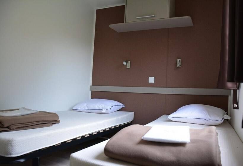 هتل Huttopia Divonne