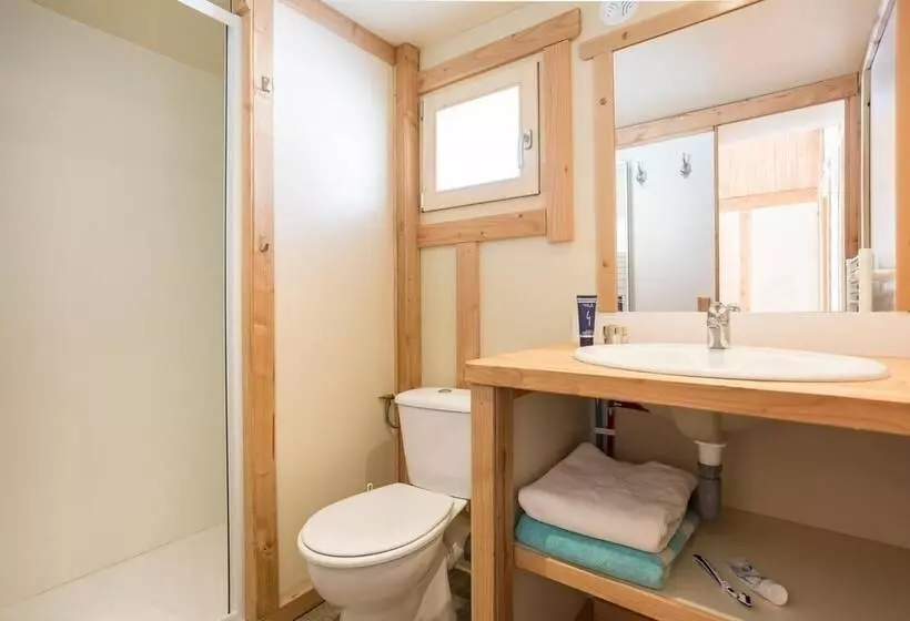 Hotelli Huttopia Divonne