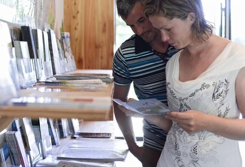 هتل Huttopia Divonne