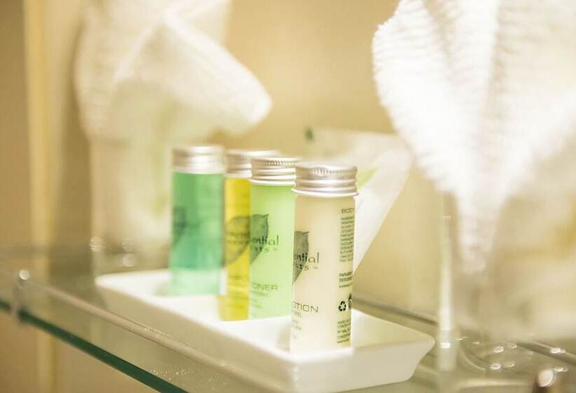 Отель Lypiatt House