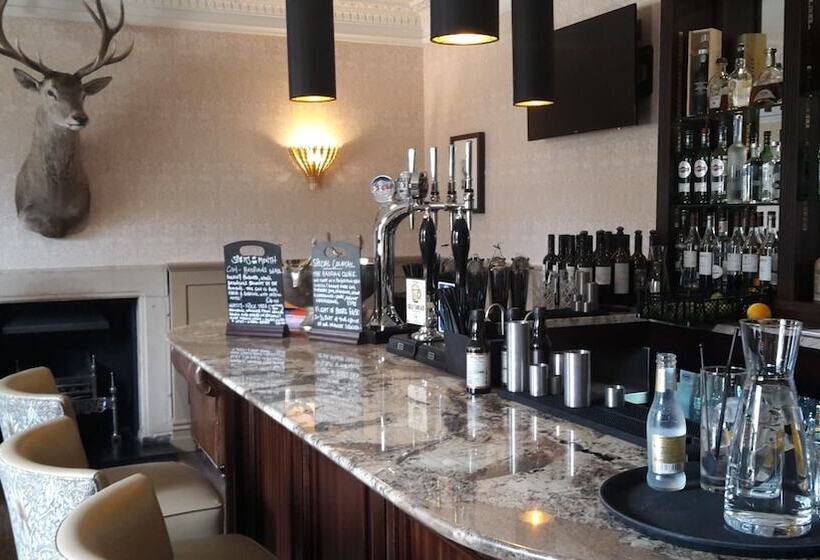 Отель Walwick Hall