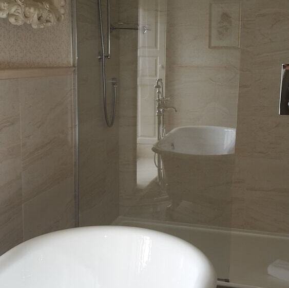 Отель Walwick Hall