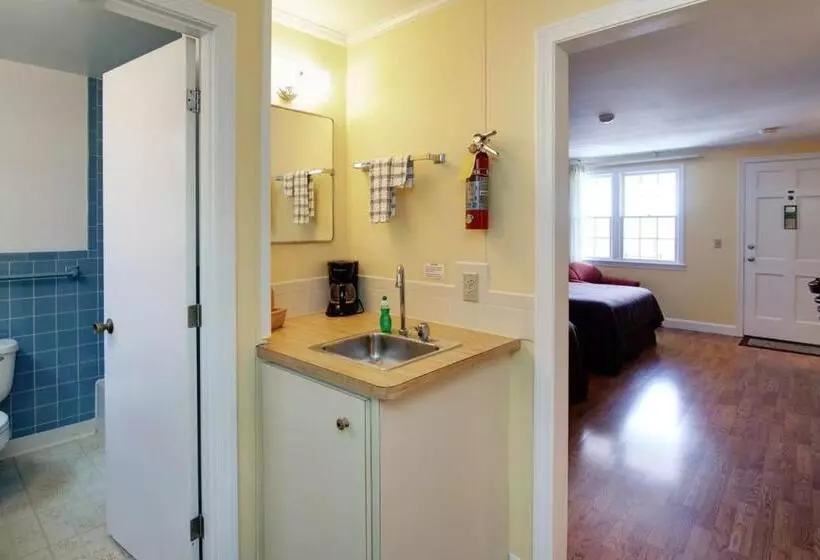 Motelli Cape Cod Harbor House Inn