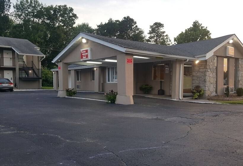 Мотель Town House Inn