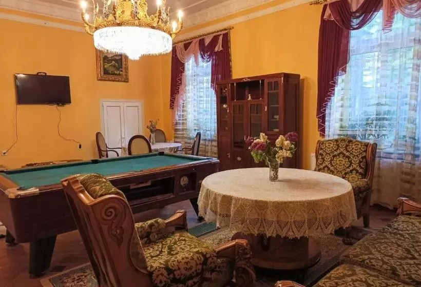 هاستل вілла графа