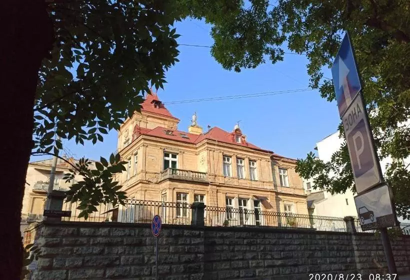 هاستل вілла графа