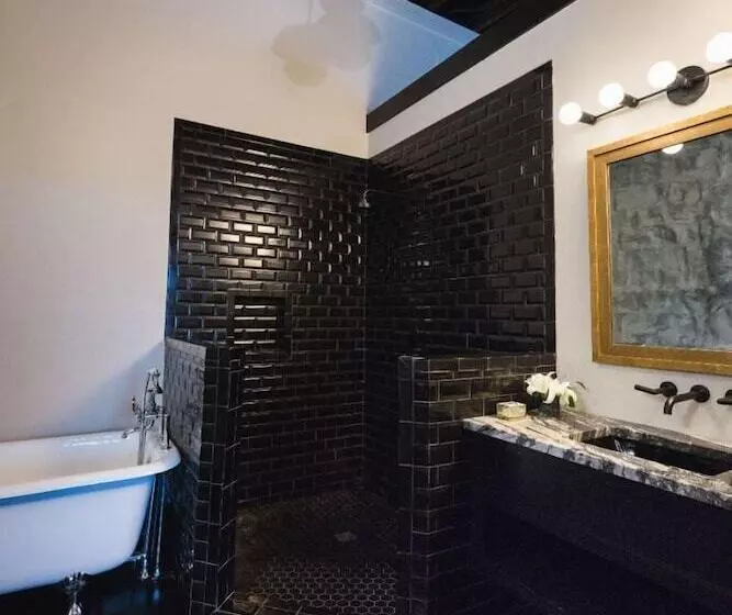 ホテル Gunrunner Boutique