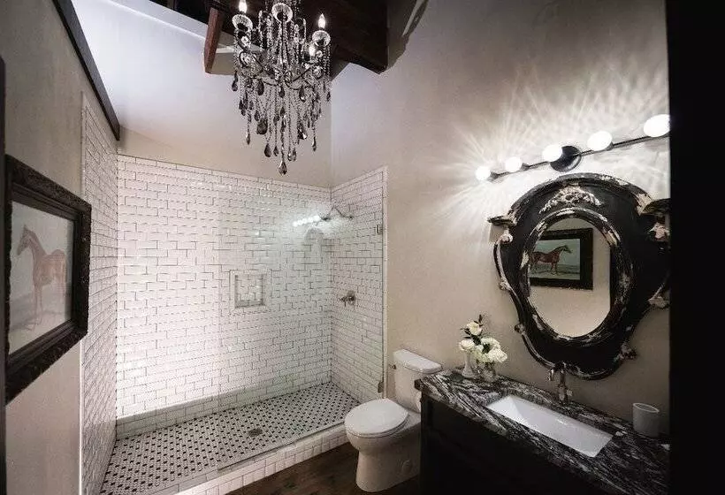 ホテル Gunrunner Boutique