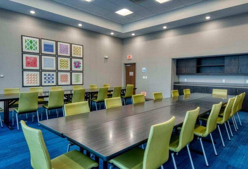 فندق Holiday Inn Express & Suites Omaha Downtown Airport, An Ihg