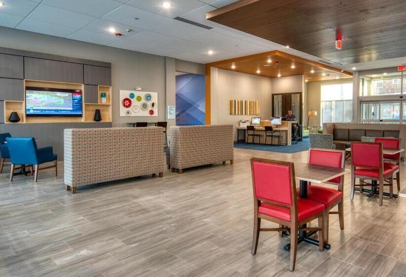 فندق Holiday Inn Express & Suites Omaha Downtown Airport, An Ihg
