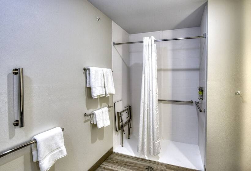 فندق Holiday Inn Express & Suites Omaha Downtown Airport, An Ihg