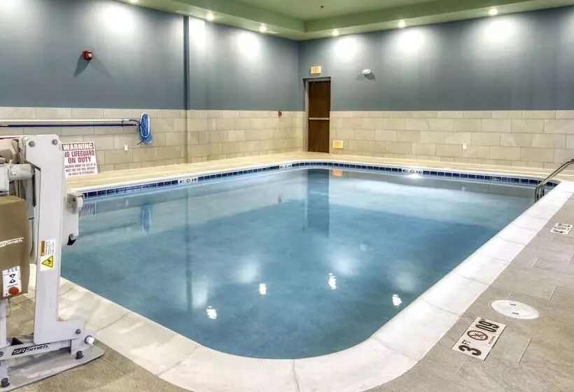 Hotelli Holiday Inn Express & Suites   Omaha Downtown   Airport, An Ihg