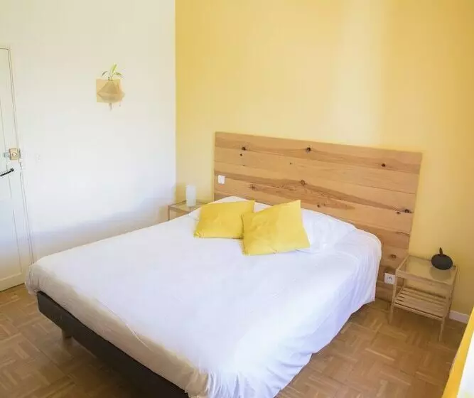 Hotelli Hôtel La Cauquière