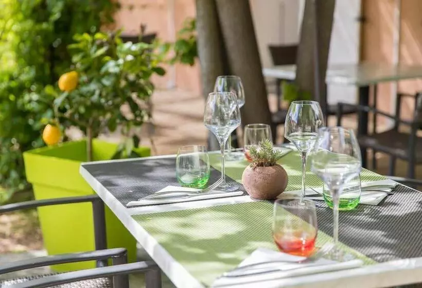 Hotelli Hôtel La Cauquière