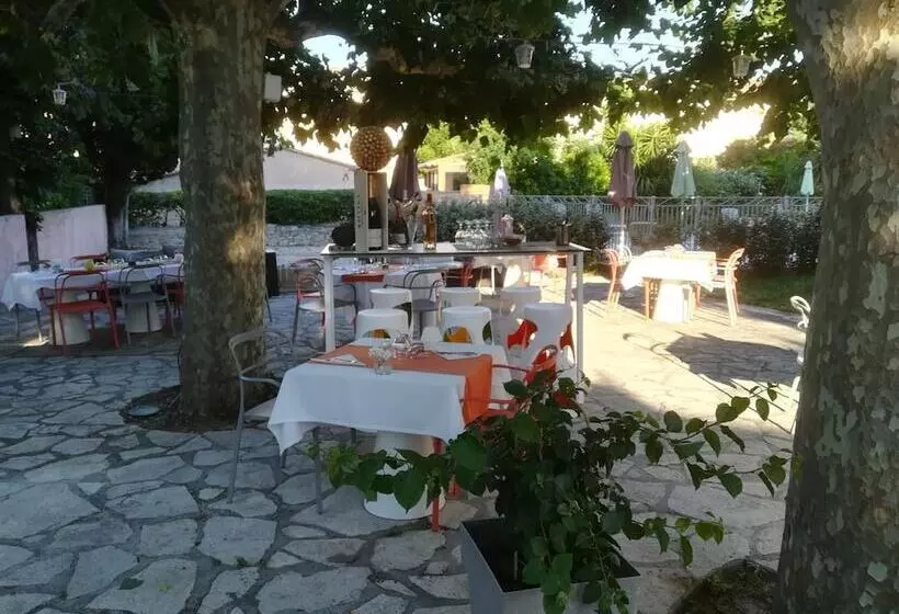 Hotelli Hôtel La Cauquière