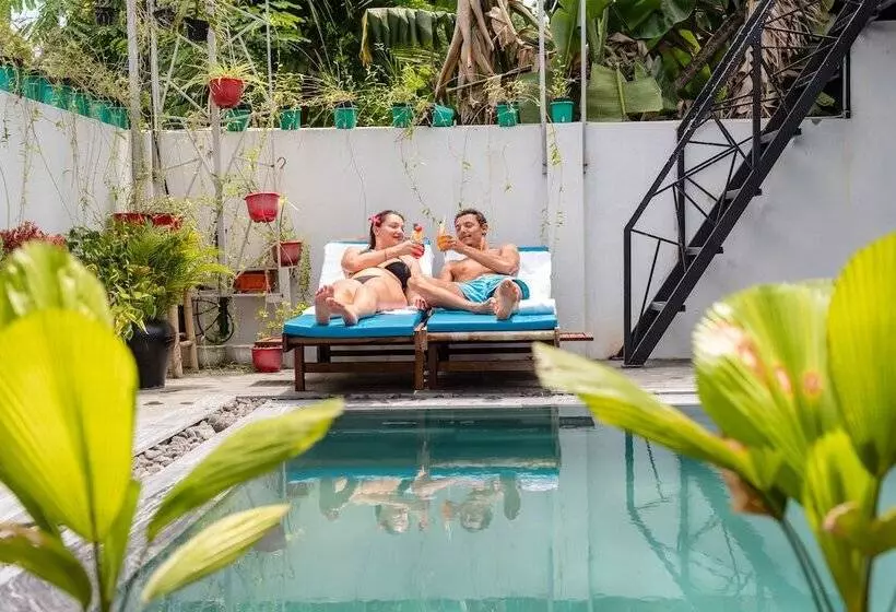هتل Sunny Riverside Homestay