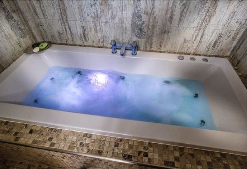 Отель The Country Park