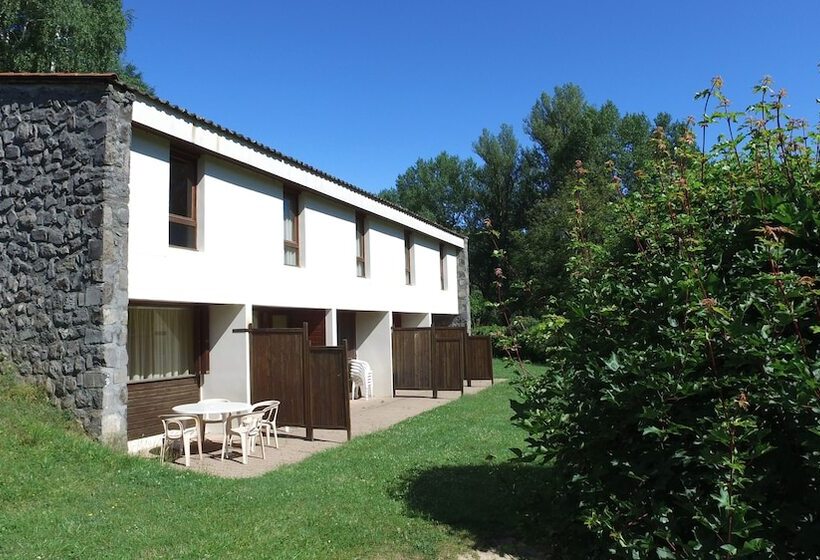 Hotel Vvf Les Gorges De L Allier, Lavoûte Chilhac