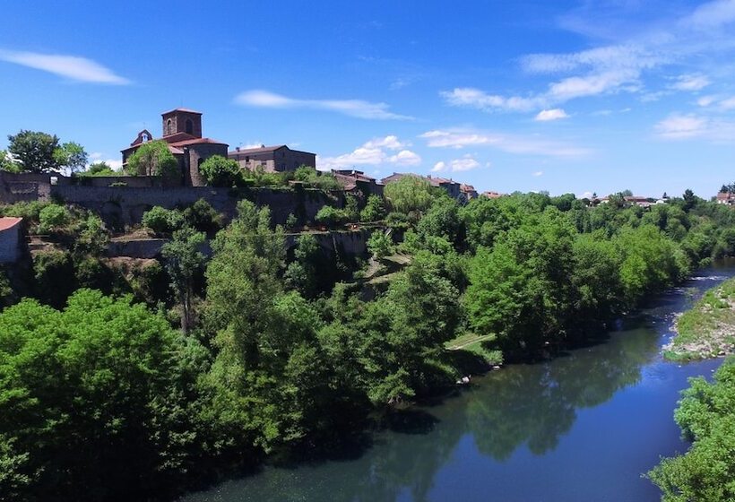 Hotel Vvf Les Gorges De L Allier, Lavoûte Chilhac