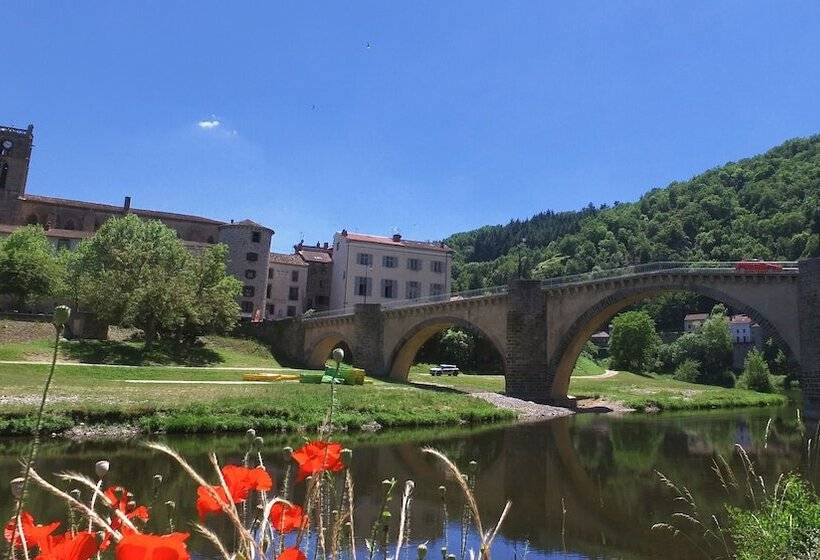 Hotel Vvf Les Gorges De L Allier, Lavoûte Chilhac
