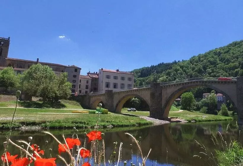 Hotelli Vvf Les Gorges De L Allier, Lavoûte Chilhac