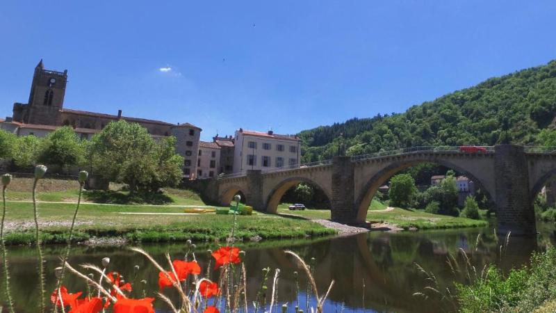 Hotel Vvf Les Gorges De L Allier, Lavoûte Chilhac