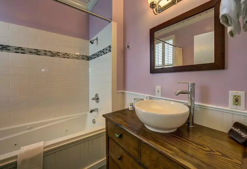 Majatalo Carlisle Garden Suites