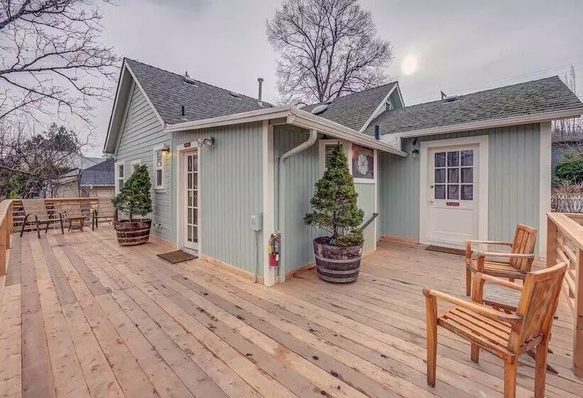 Majatalo Carlisle Garden Suites