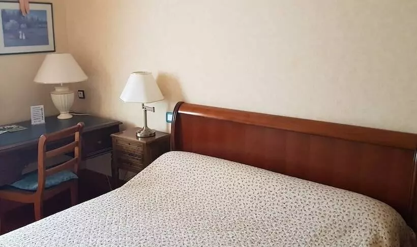 ホテル Hôtel Louise De La Vallière