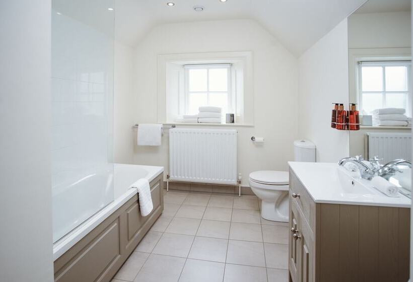 Отель Killeavy Castle Estate