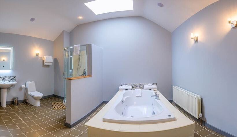 Отель Killeavy Castle Estate