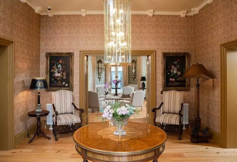 Hotelli Killeavy Castle Estate