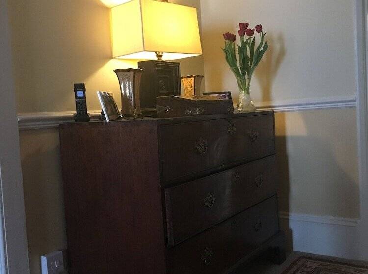 ペンション Gladstone Guesthouse