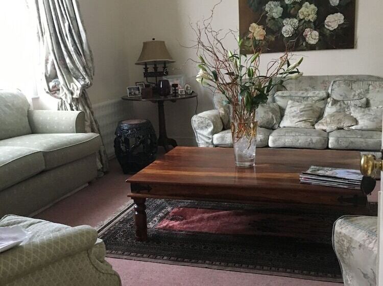 ペンション Gladstone Guesthouse