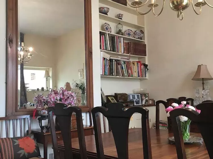 Majatalo Gladstone Guesthouse