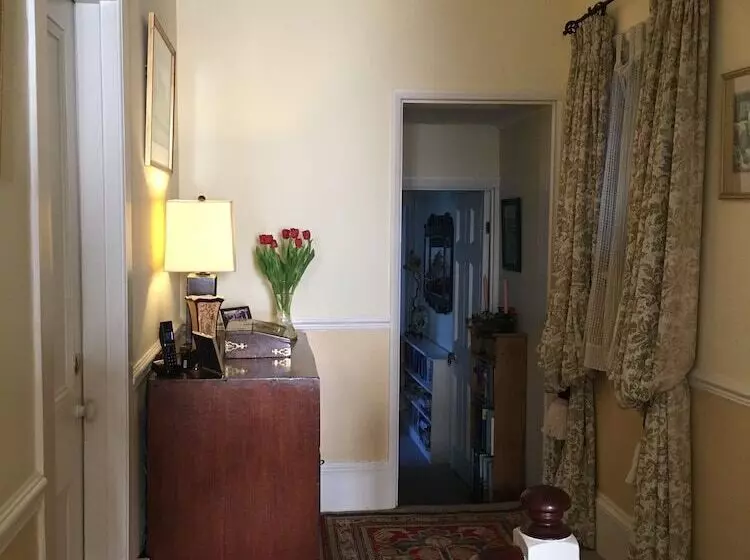 Majatalo Gladstone Guesthouse